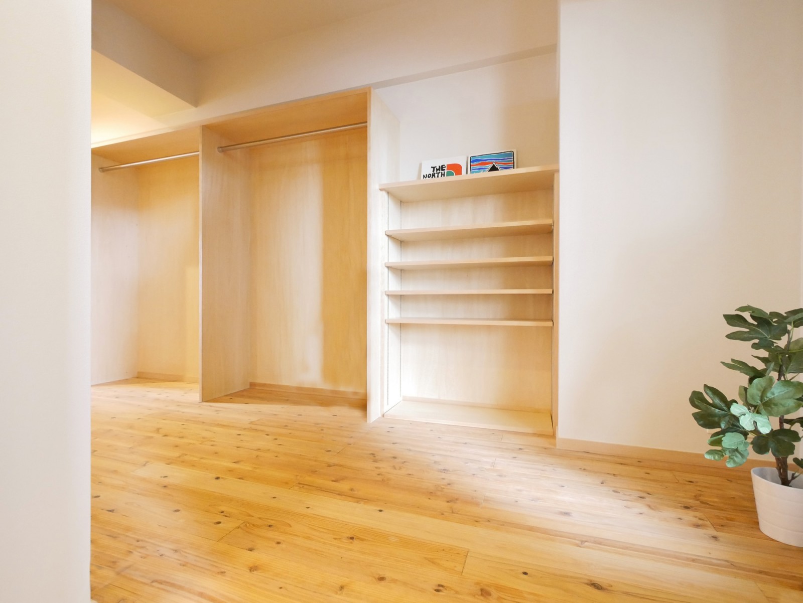 リノベーションで開放的な空間になった玄関スペース