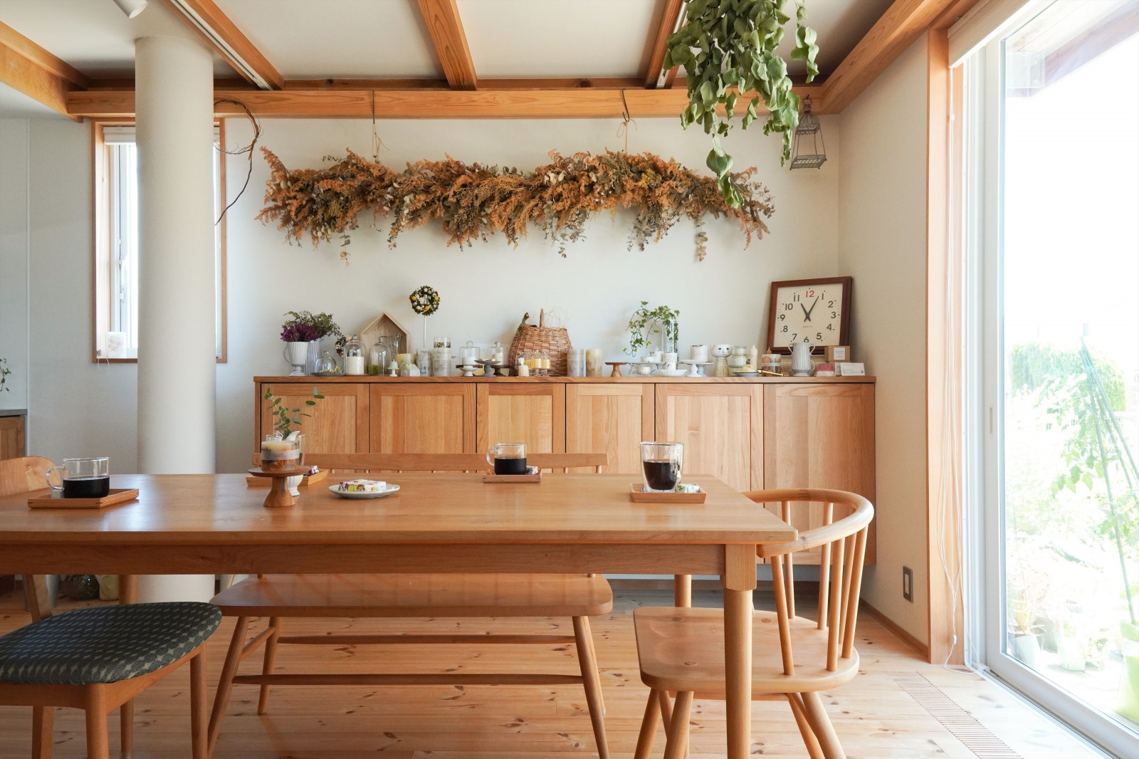 木と花とキャンドルが香る家