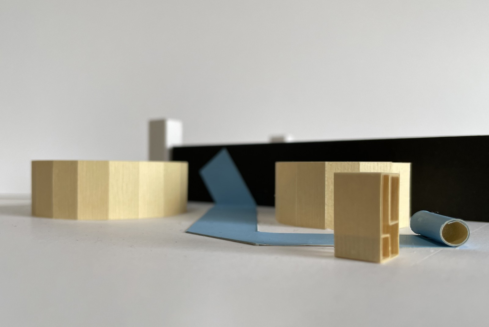 「手ざわり尻ざわり展」 大工の手摺と小泉誠の椅子｜わざわ座デザインコンテスト（終了）