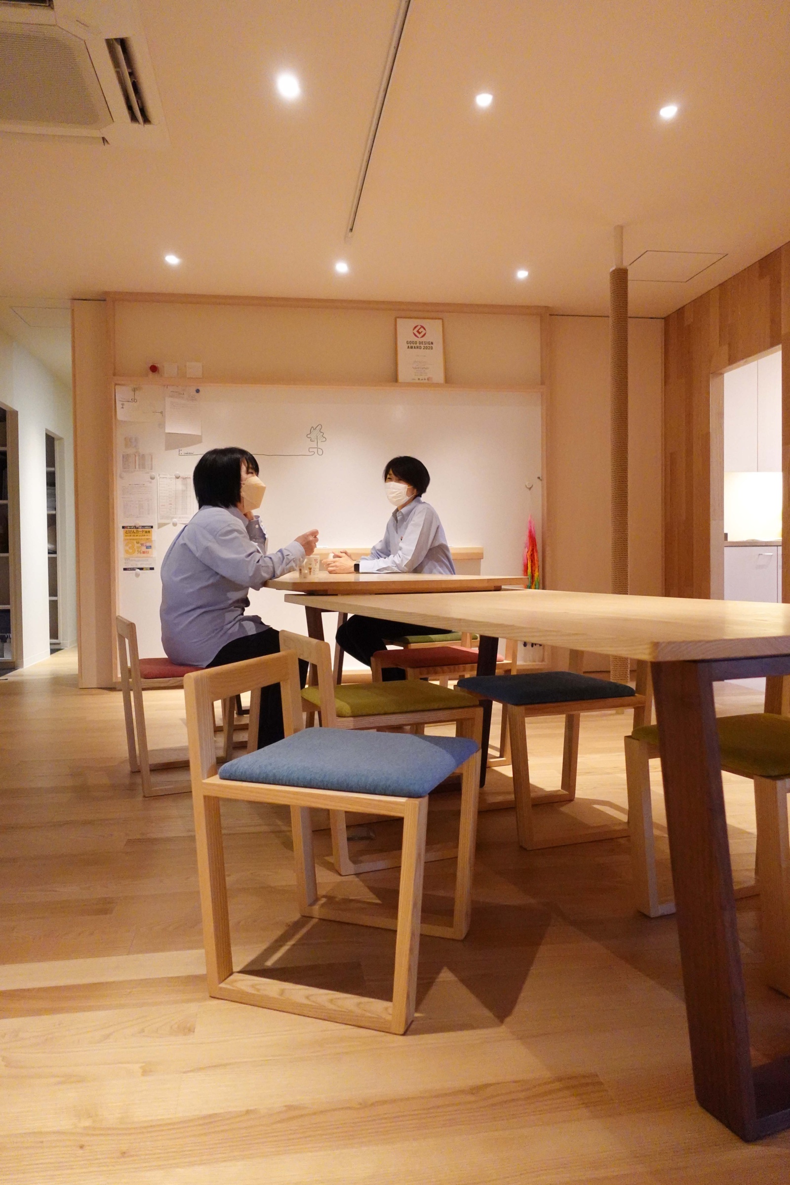 相羽建設本社 会社の椅子をスタッフみんなでご紹介！