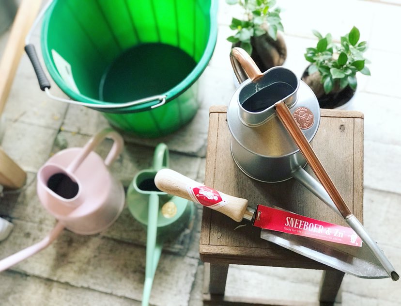 ガーデンツールの販売もあります。