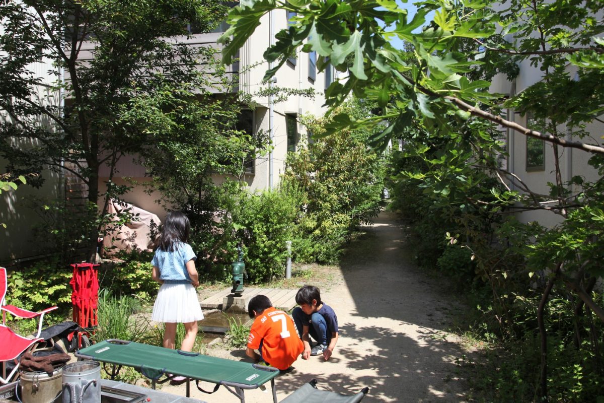 ソーラータウン府中の共有園路