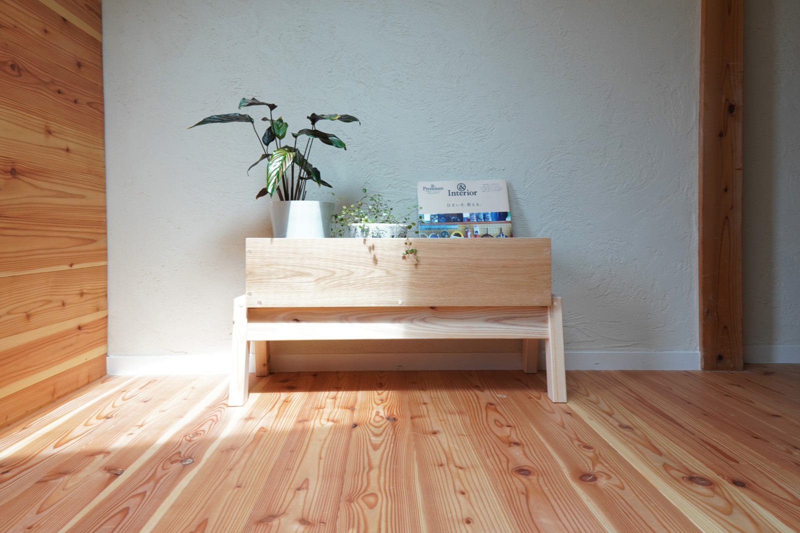 植物だけでなく本も置けます