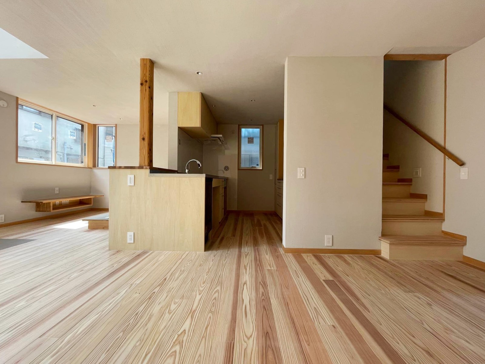 キッチンには対面できるカウンターも