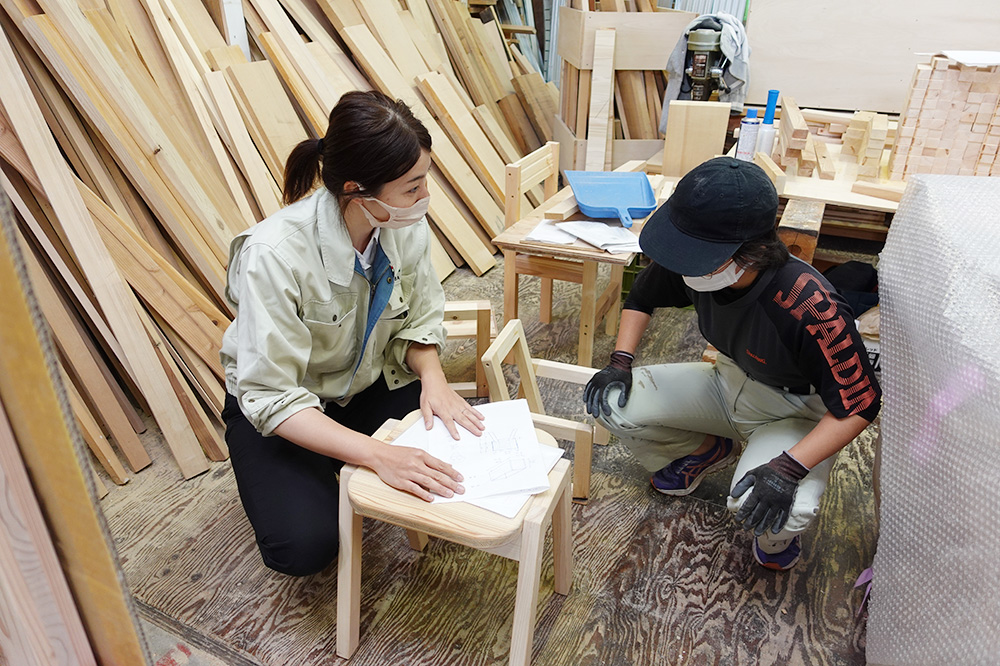 プランターボックスは広報の猪股が考案した新ワークショップ！設計と現場監督を務める樋口と、社員大工の小林が中心となって試作を進めていきました。