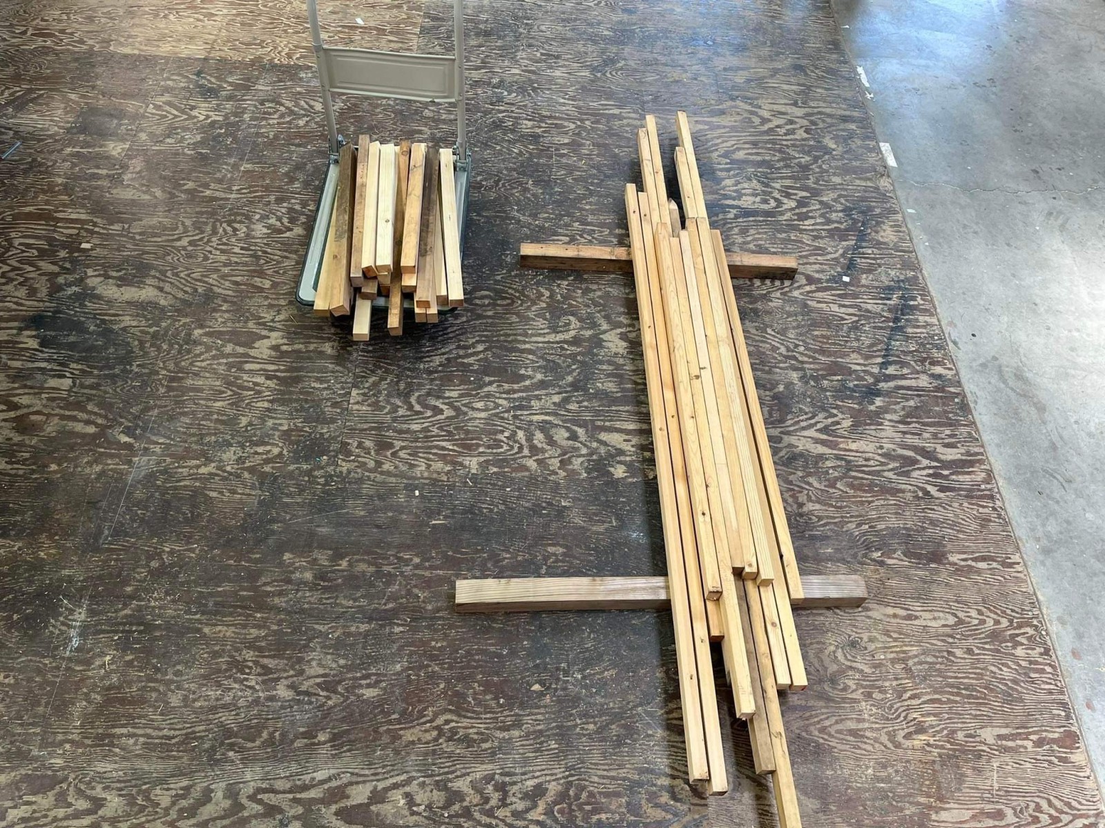 太さも長さもバラバラだった端材がきれいに整えられてワークショップの材料に！