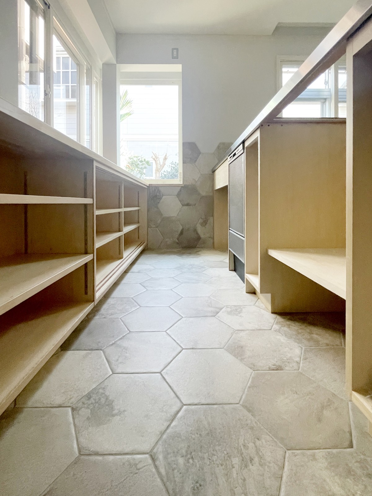 キッチンの床はヘキサゴンタイル