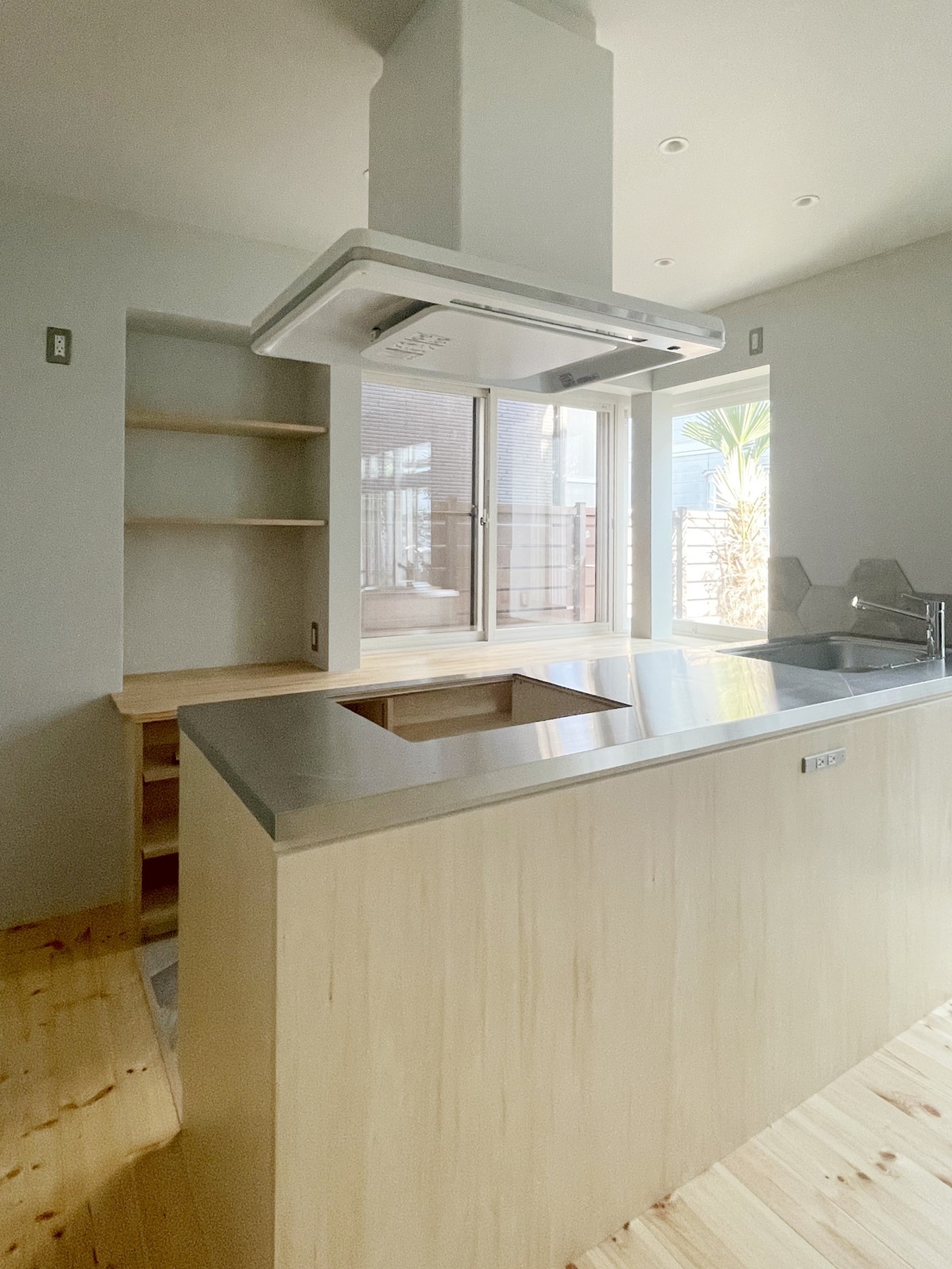 明るい光が入る造作キッチン