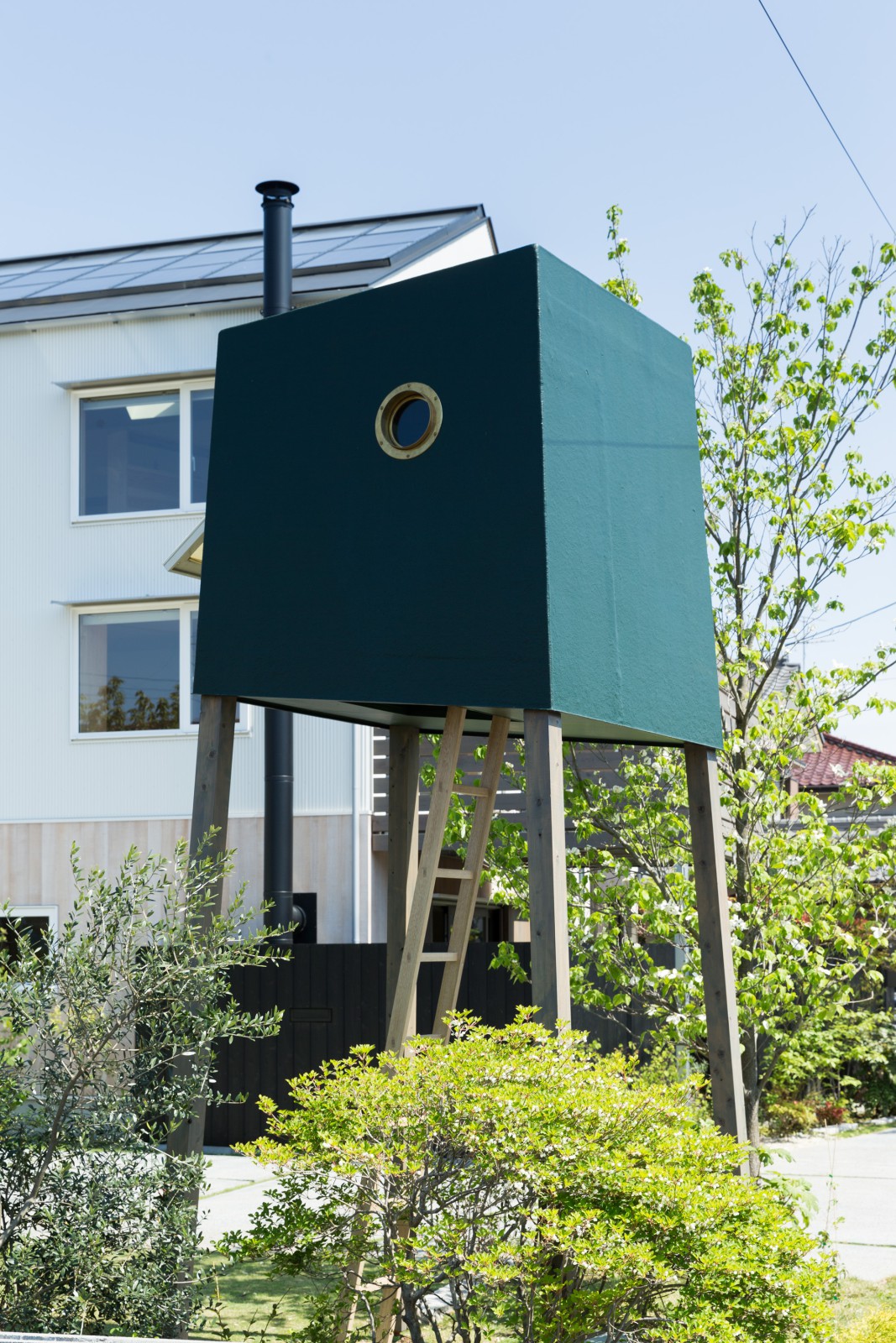 つむじのシンボルとなっている小泉誠氏設計の「巣箱」