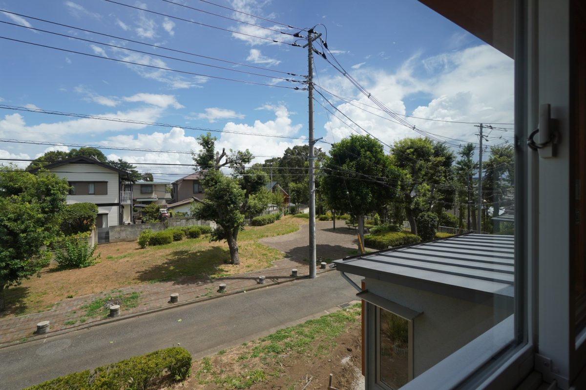 南側と西側を公園に囲まれた敷地も魅力