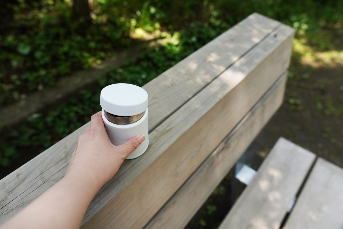 背の上にはビールや本を置くことができます。