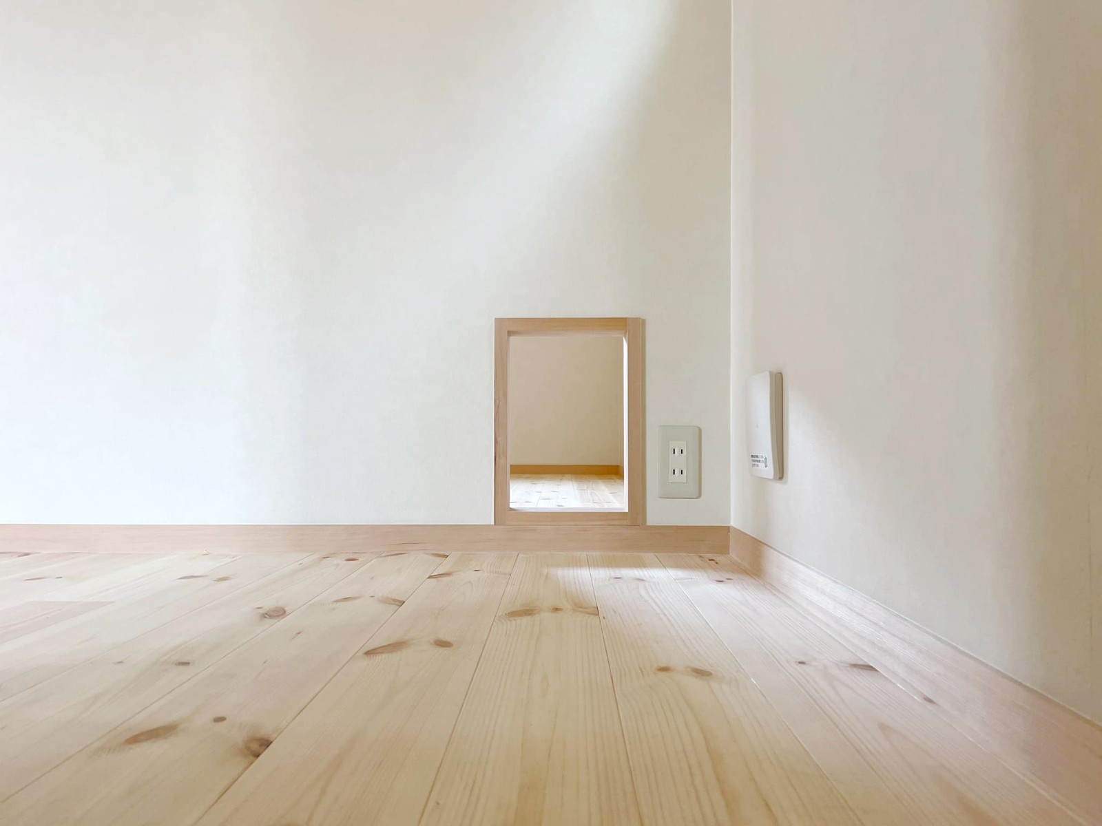 猫ちゃんのための可愛らしい小さな出入り口。