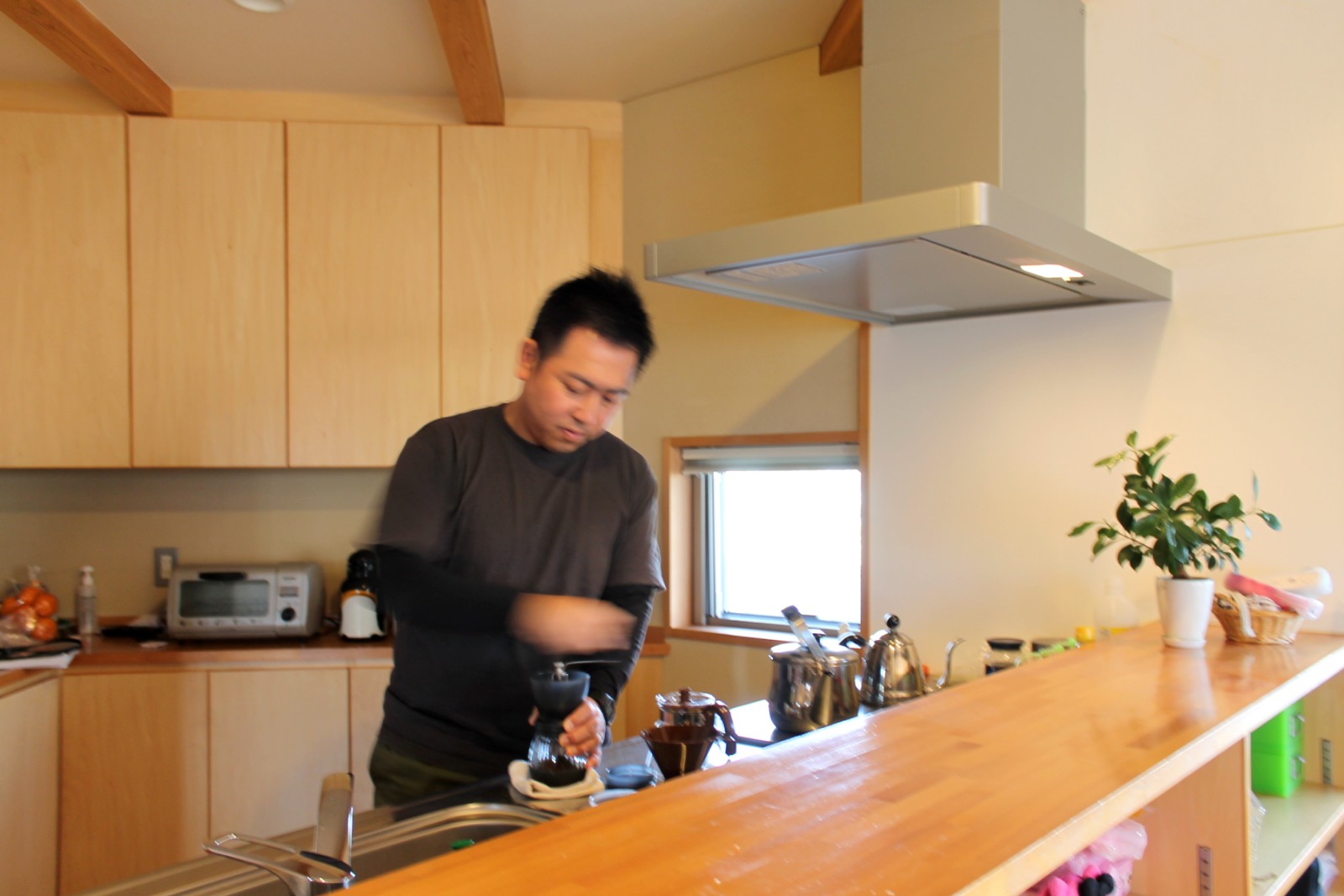 コーヒー豆の挽き方や淹れ方、ドリッパーによって味が変わる所にハマっています。