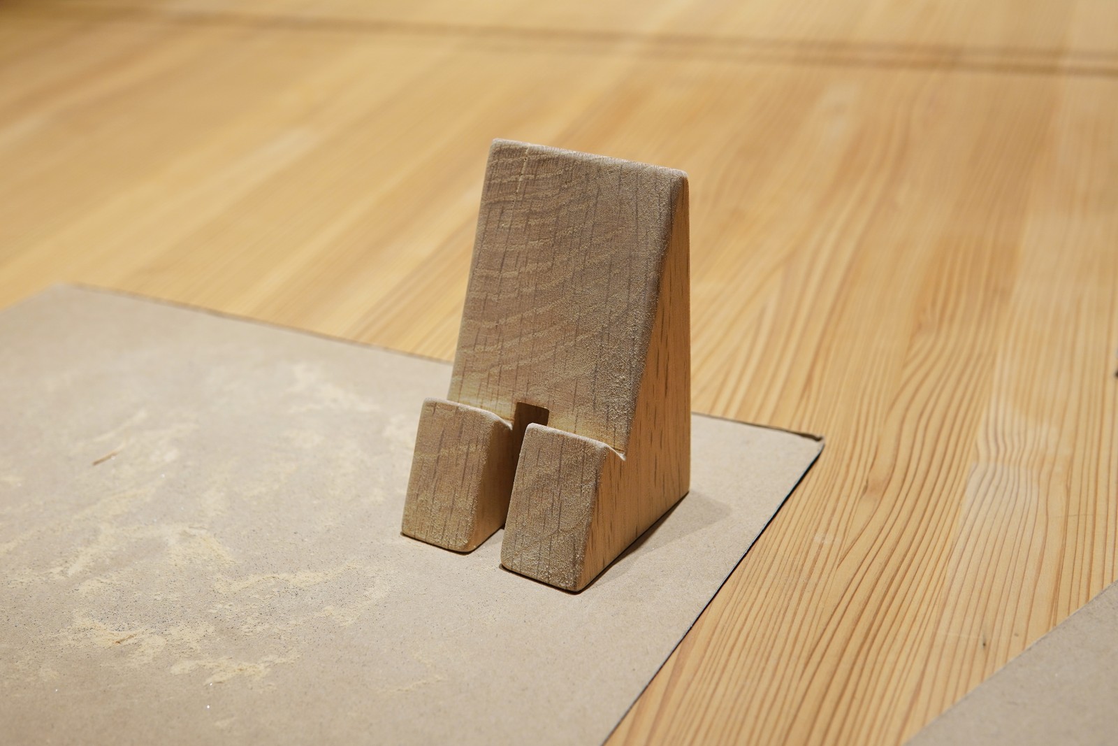 ナラは広葉樹で固めの材。45分でこのくらいまで丸みを出すことができました。