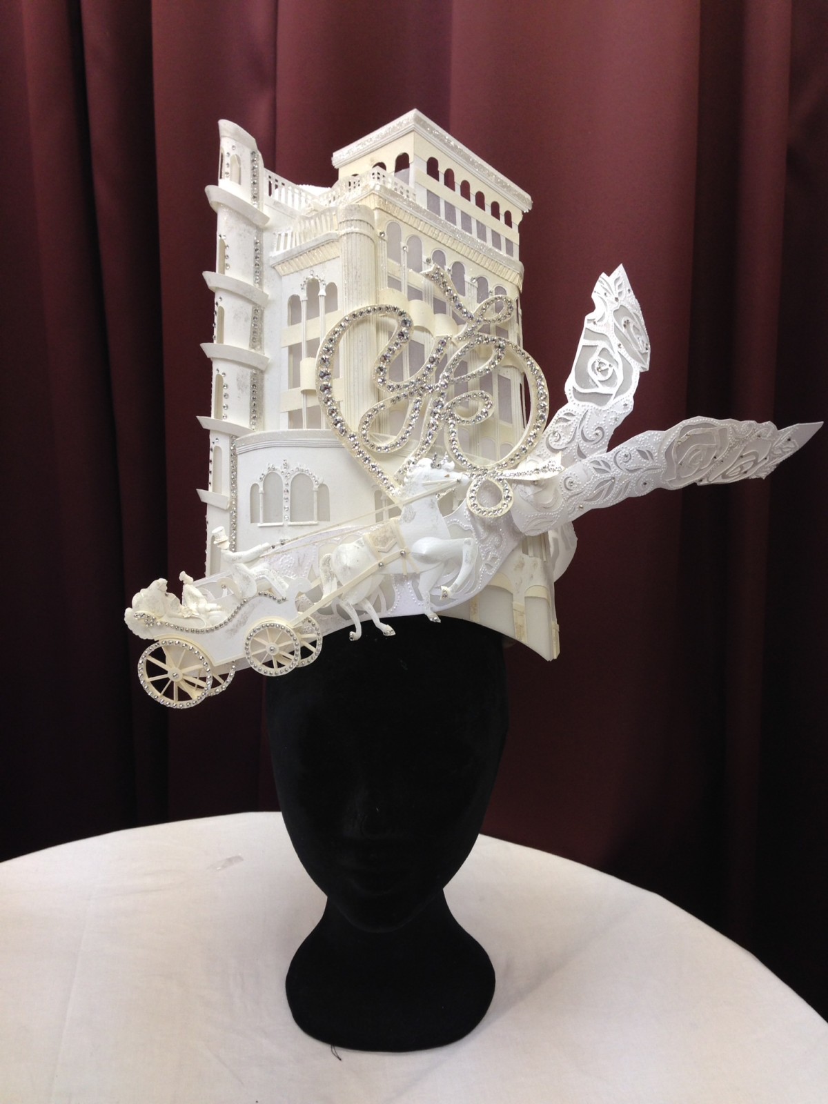 桂由美のウエディングショーでのヘッドアクセサリー