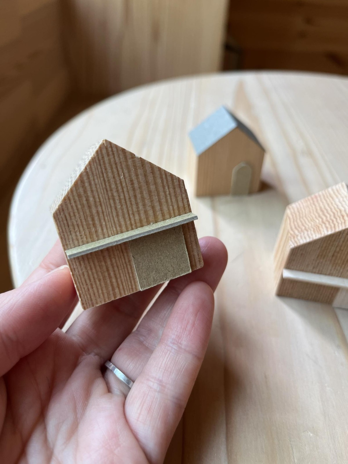 手のひらサイズのおうちを作ります