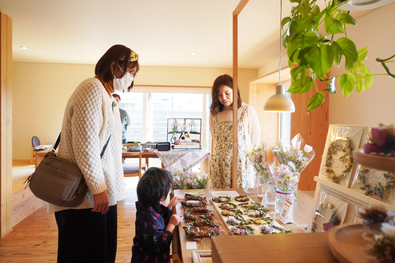 そよそよと可愛らしい野の花でつくる華やかな作品