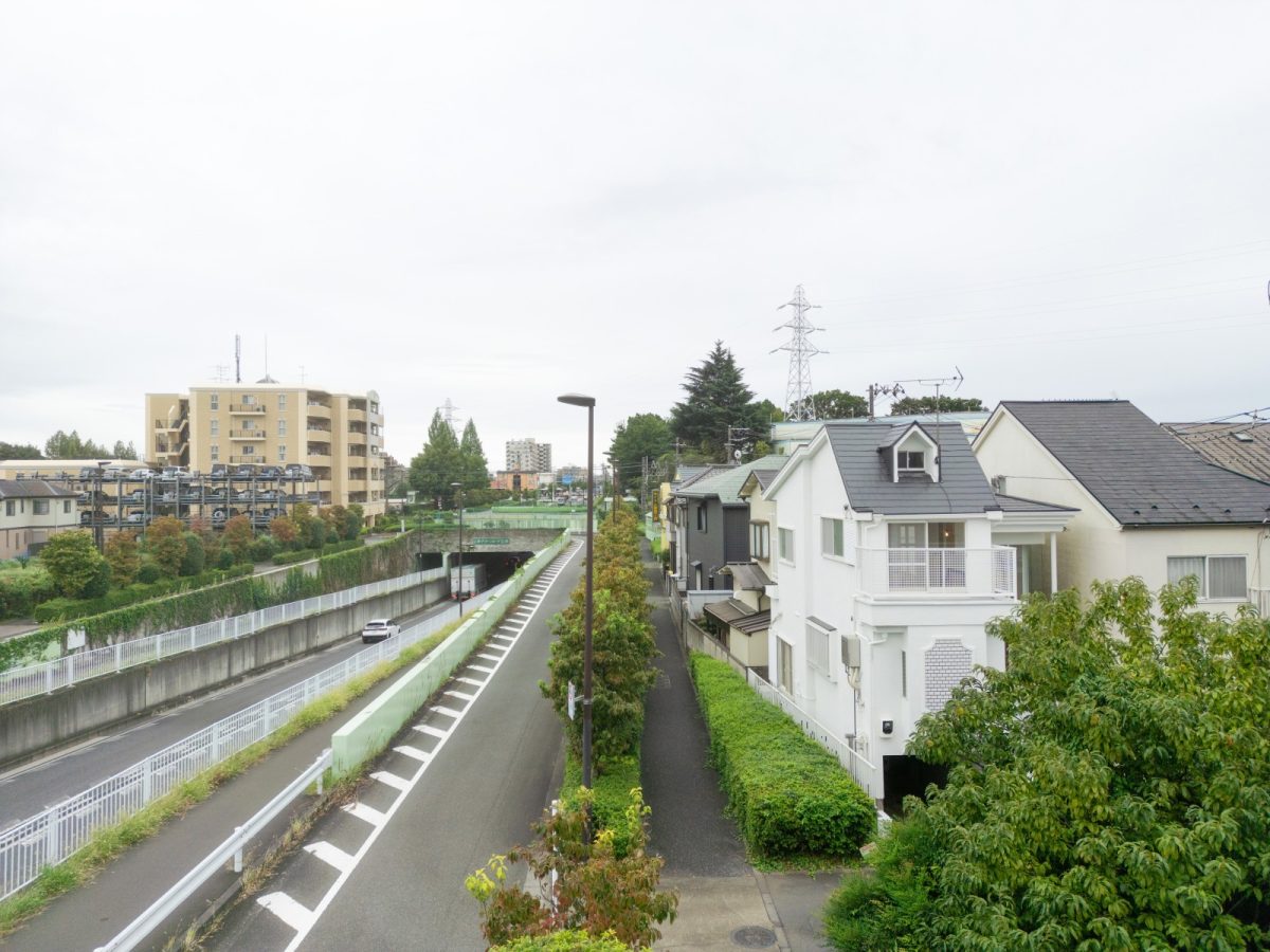 北・東の2方向に開ける立地です