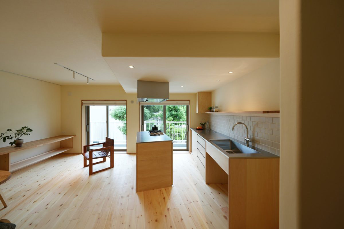 料理しながら家族との会話も楽しめるアイランドキッチン