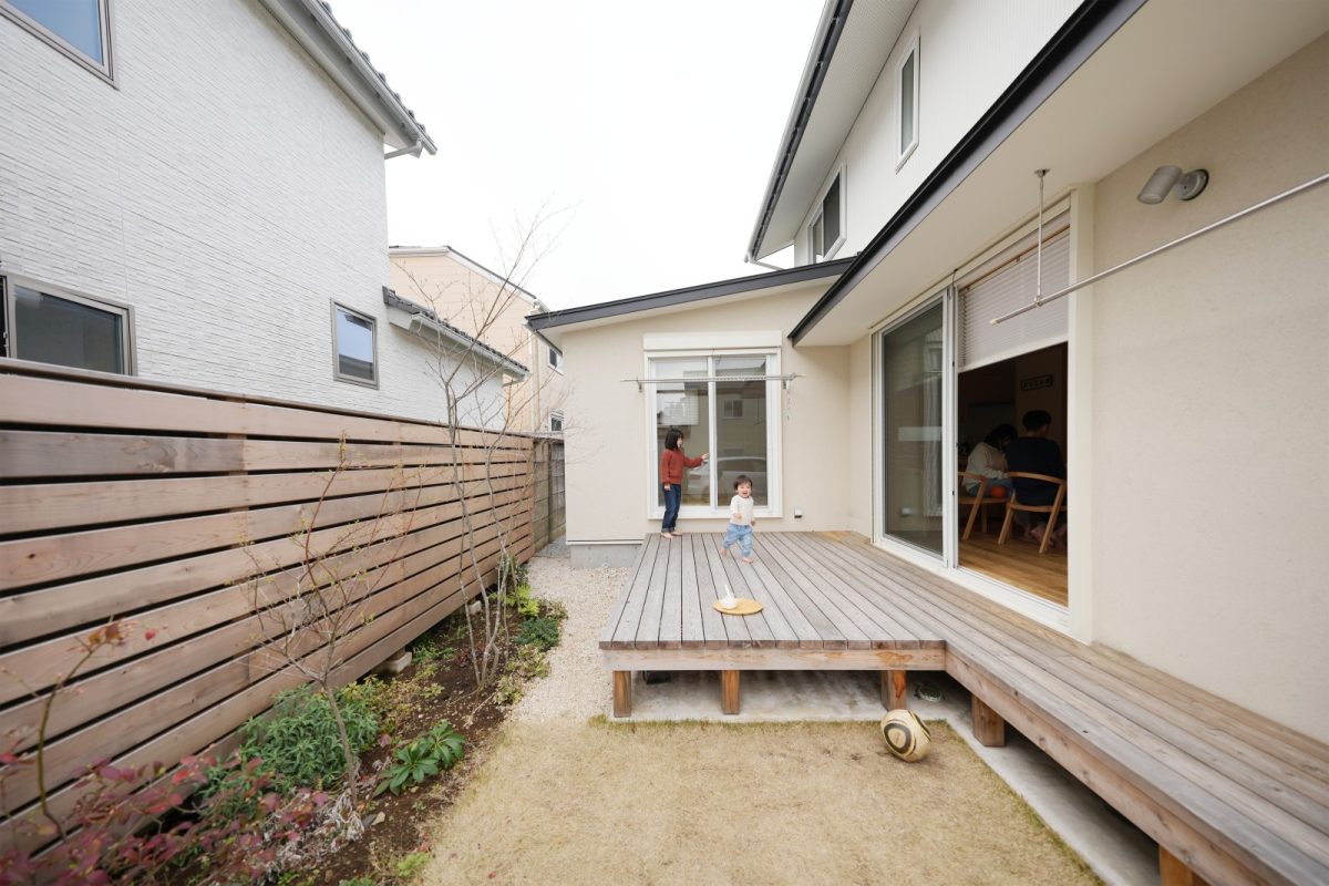 夏は大きなデッキでBBQをするのが楽しみ