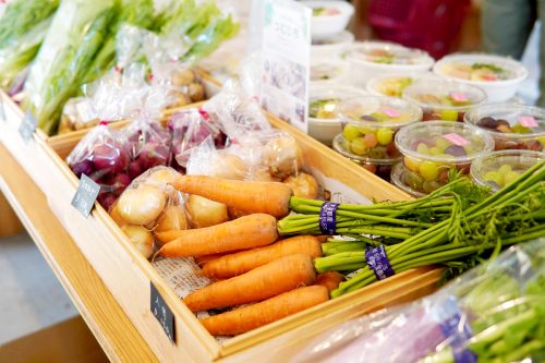 出張つむじ市では地域の野菜を販売