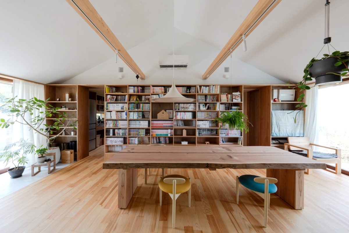 ゆるやかに外とつながり、おおらかに過ごせる平屋