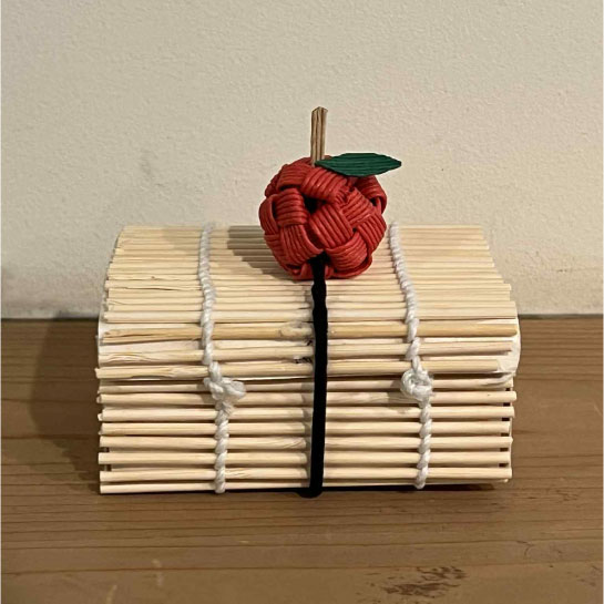 かわいいリンゴはエコバンドで編んでつくります