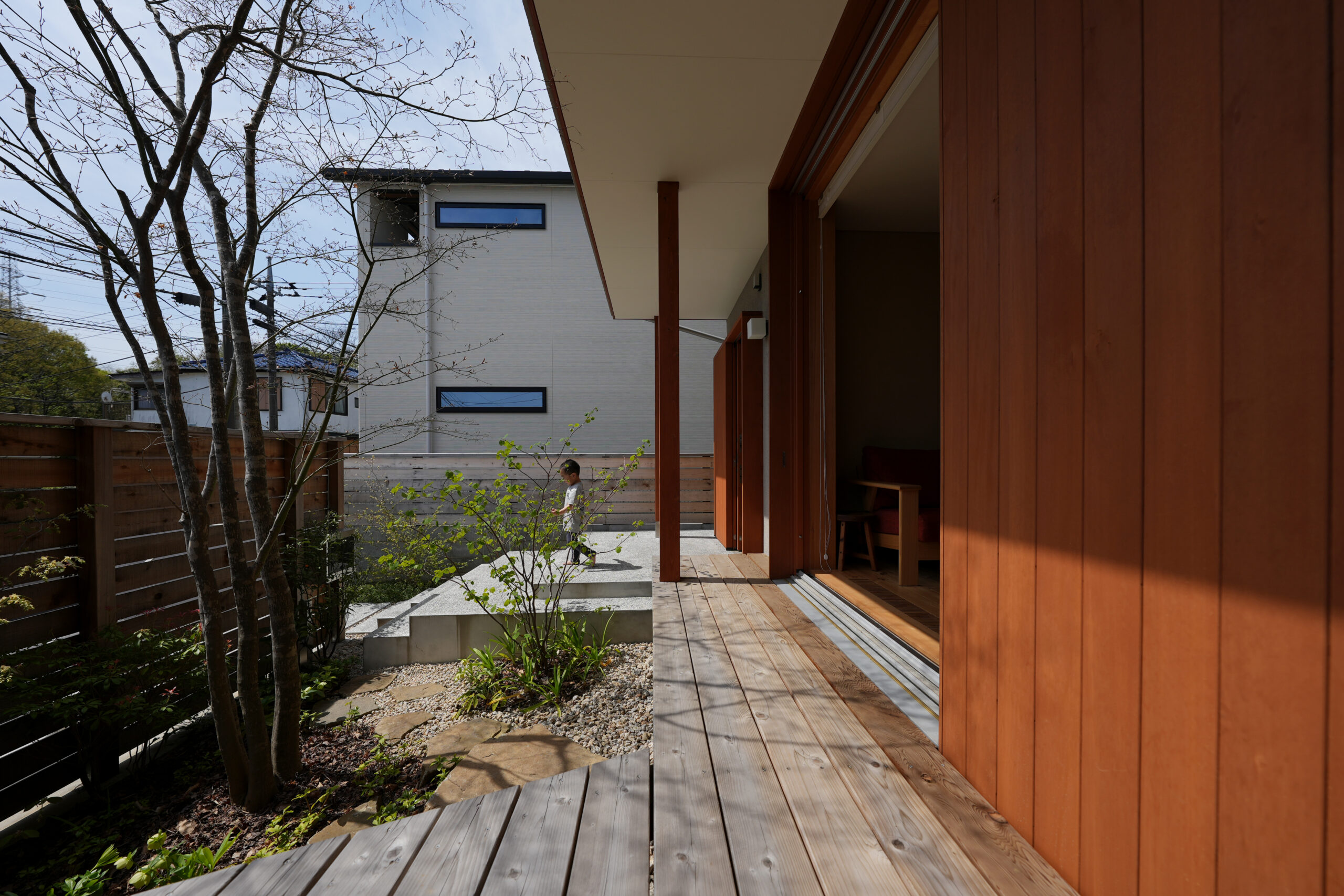 部屋と庭を結ぶ縁側のある家