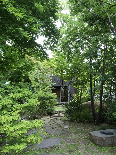 舎庫へのシークエンス